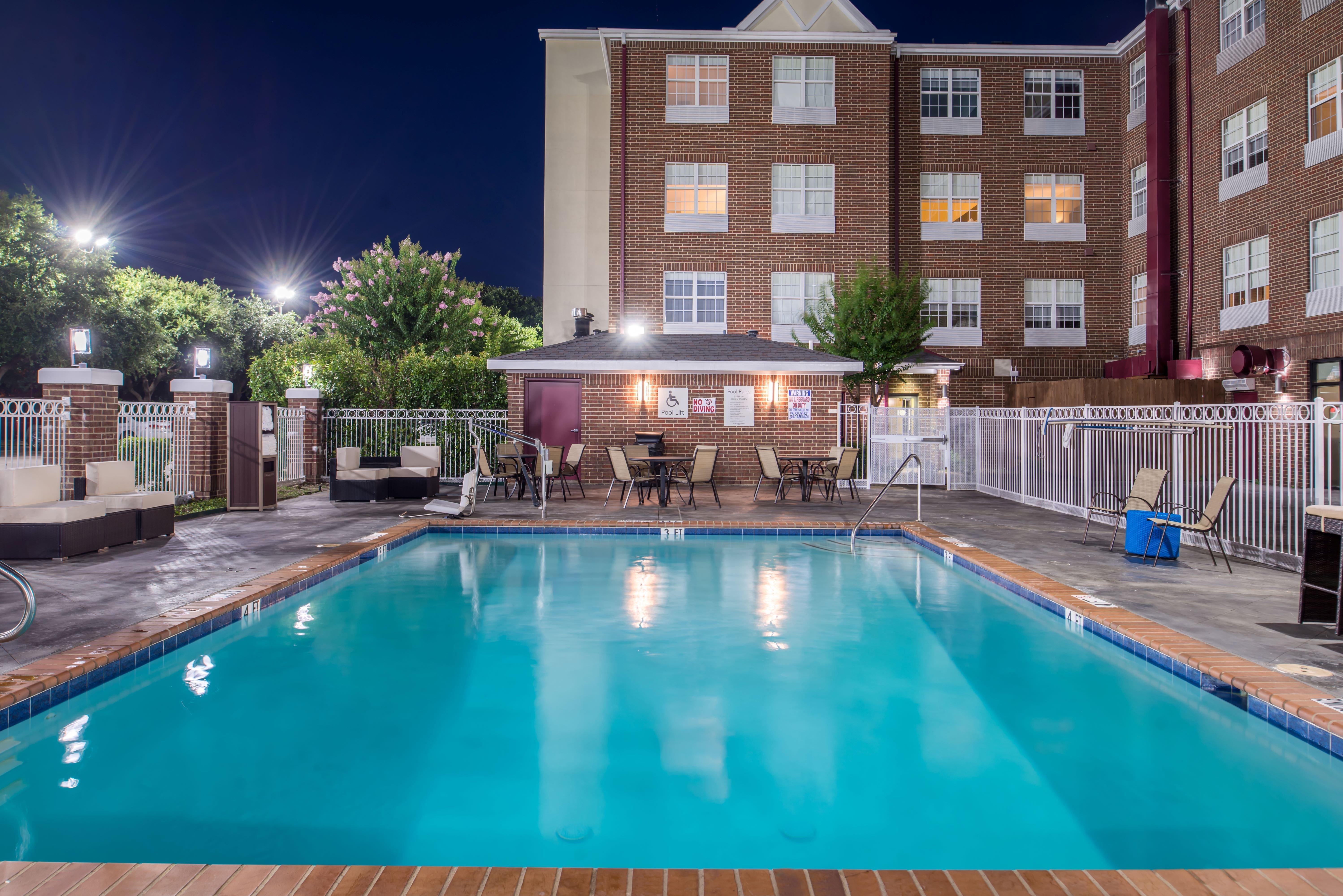 Holiday Inn And Suites Addison By Ihg Екстер'єр фото