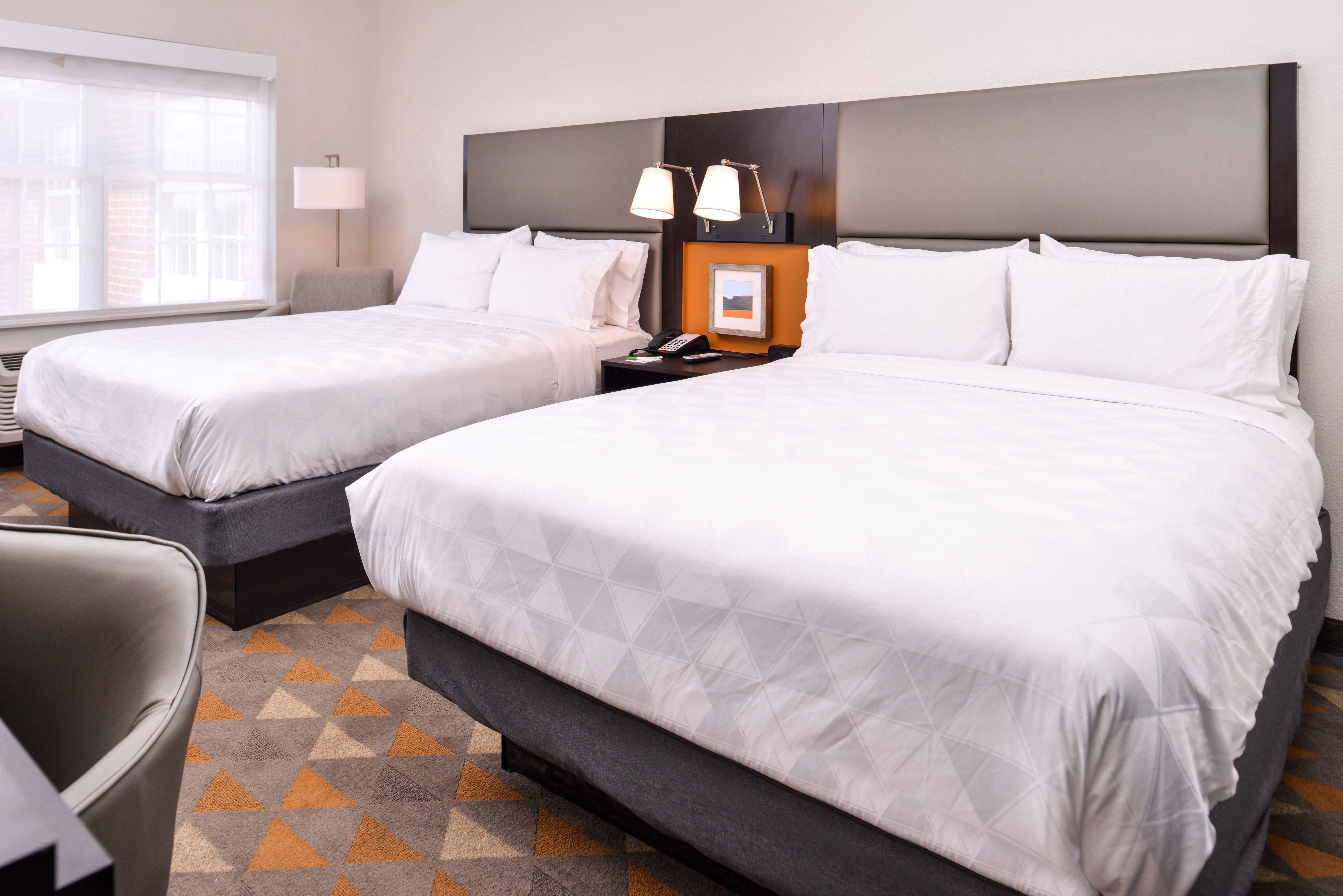 Holiday Inn And Suites Addison By Ihg Екстер'єр фото
