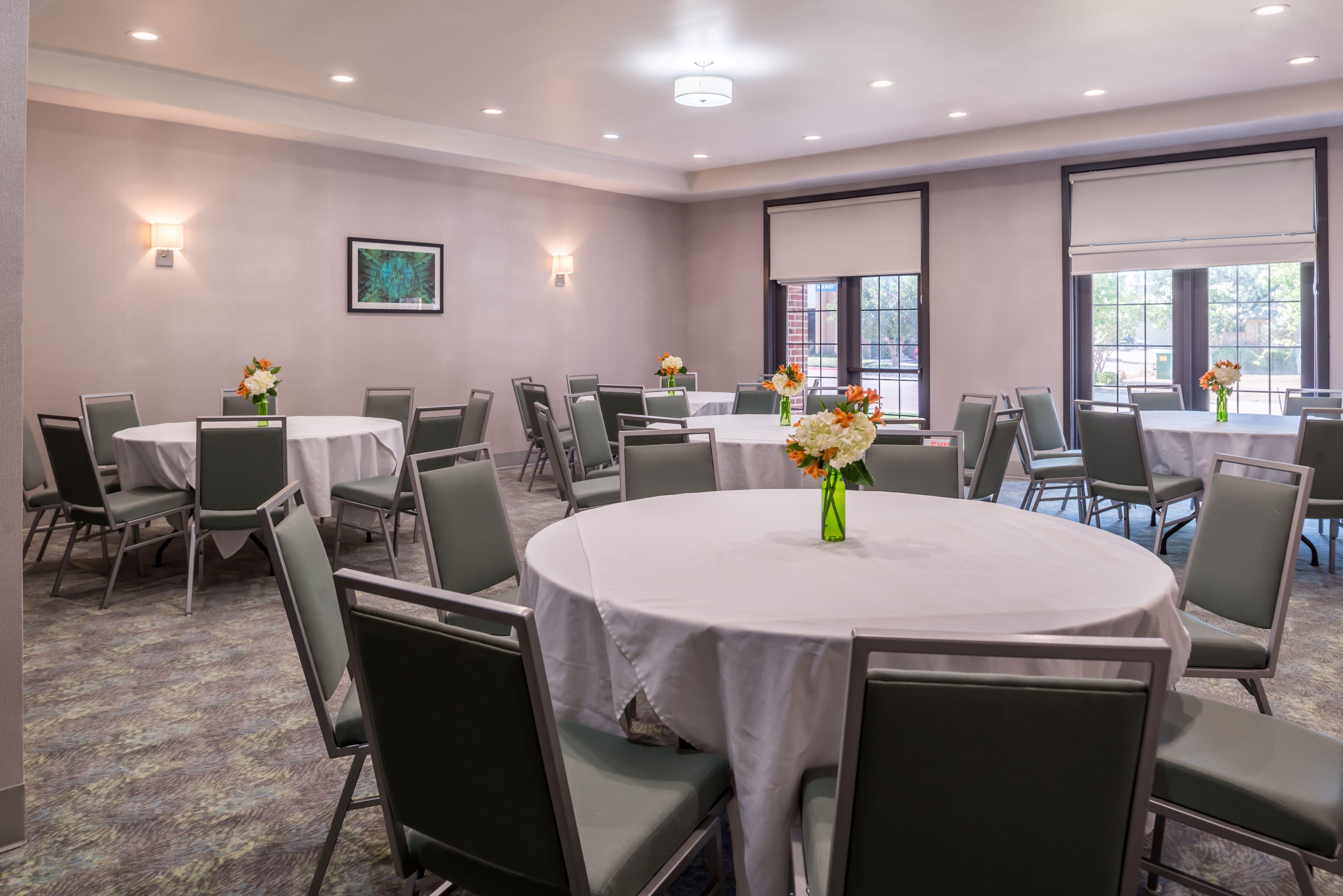 Holiday Inn And Suites Addison By Ihg Екстер'єр фото